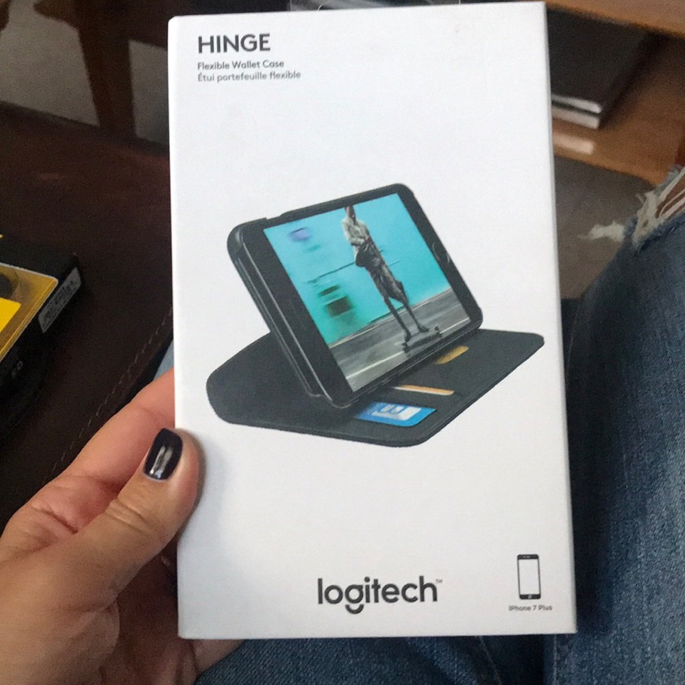 Logitech iPhone 7 Plus wallet case